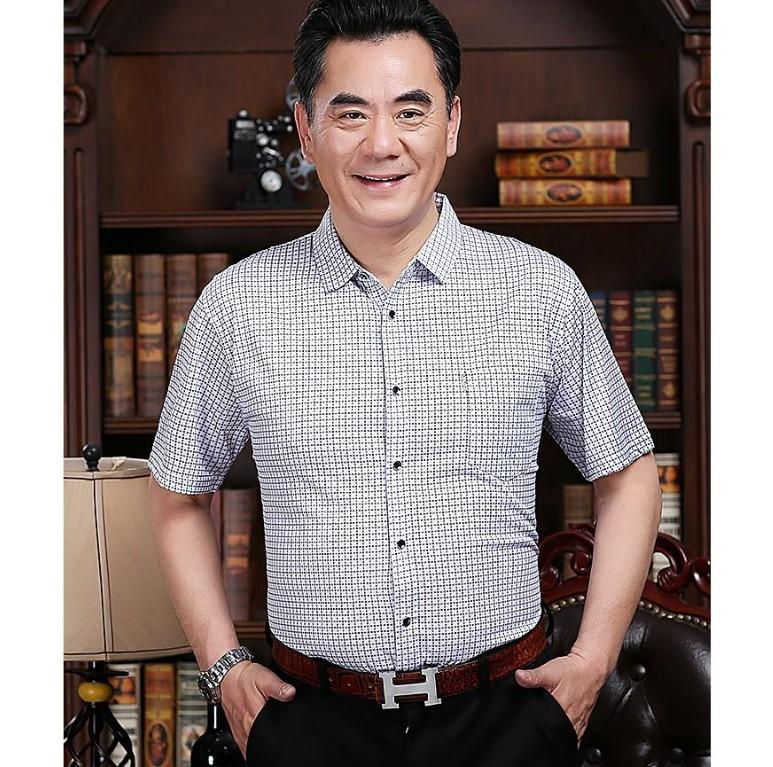 Áo sơ mi trung niên kẻ sọc nhỏ là chiếc áo “quốc dân”