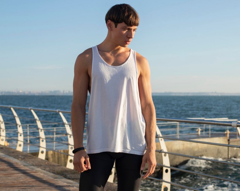 Áo tank top phối quần dài mang đến sự thoải mái năng động