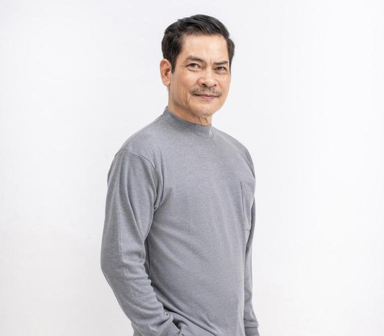 Áo nam trung niên tay dài tay là món đồ không thể bỏ qua.